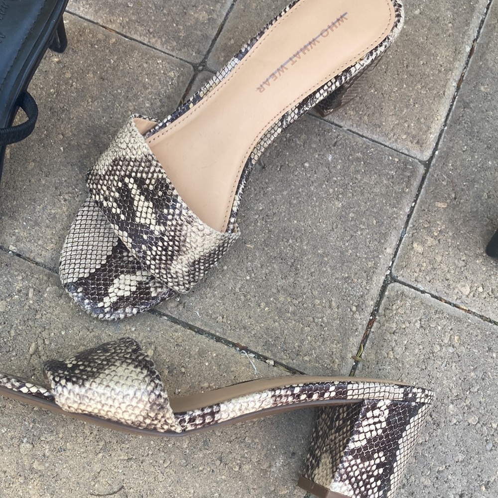 Snake print low heel size 6